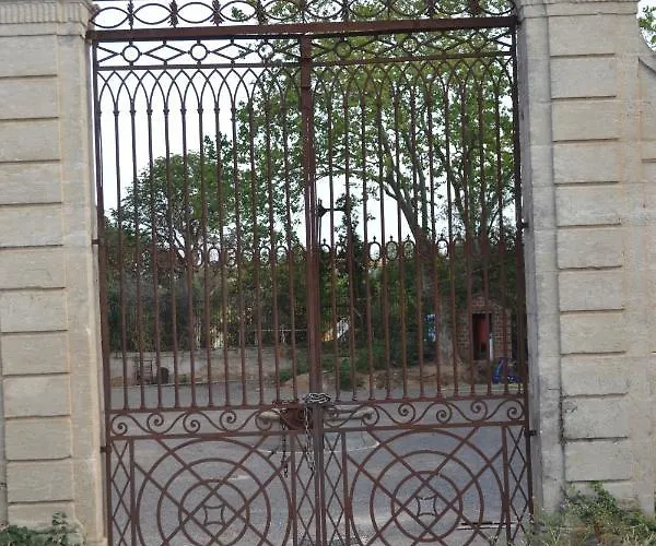 Panzió Domaine Les Castans Saint-Thibéry